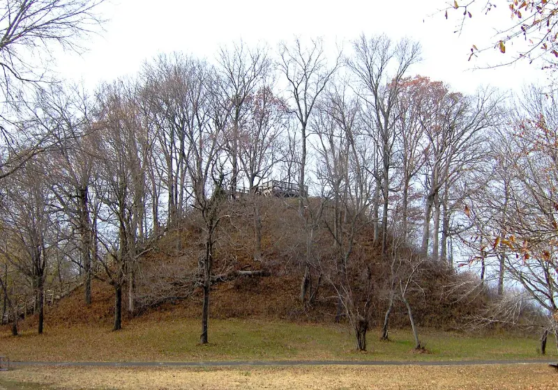 Sauls&rsquo; Mound, a tall grass-covered mound